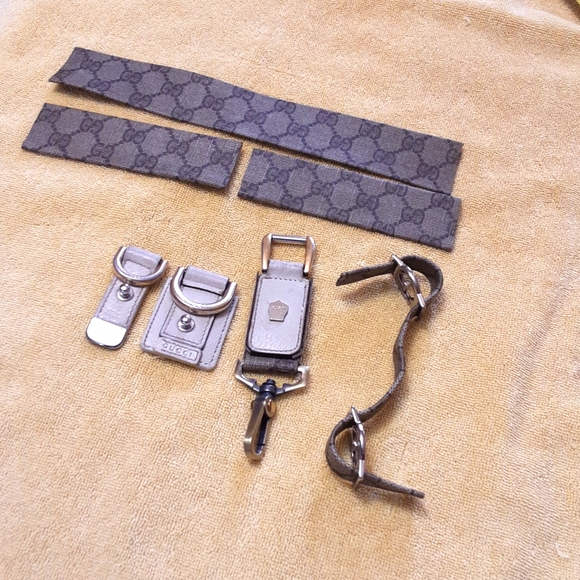 GUCCI logos w straps + Gucci Keychain repurporse from Gucci bag Firm price - Picture 16 of 16